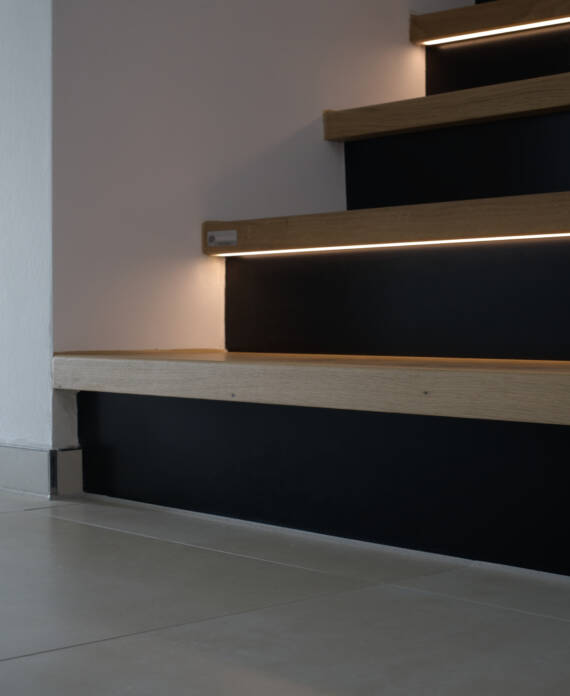 Treppe mit Stufen-Beleuchtung