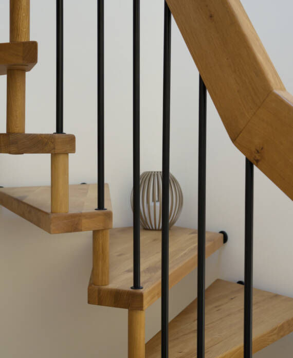 Detailaufnahme Dekoration auf Holztreppe